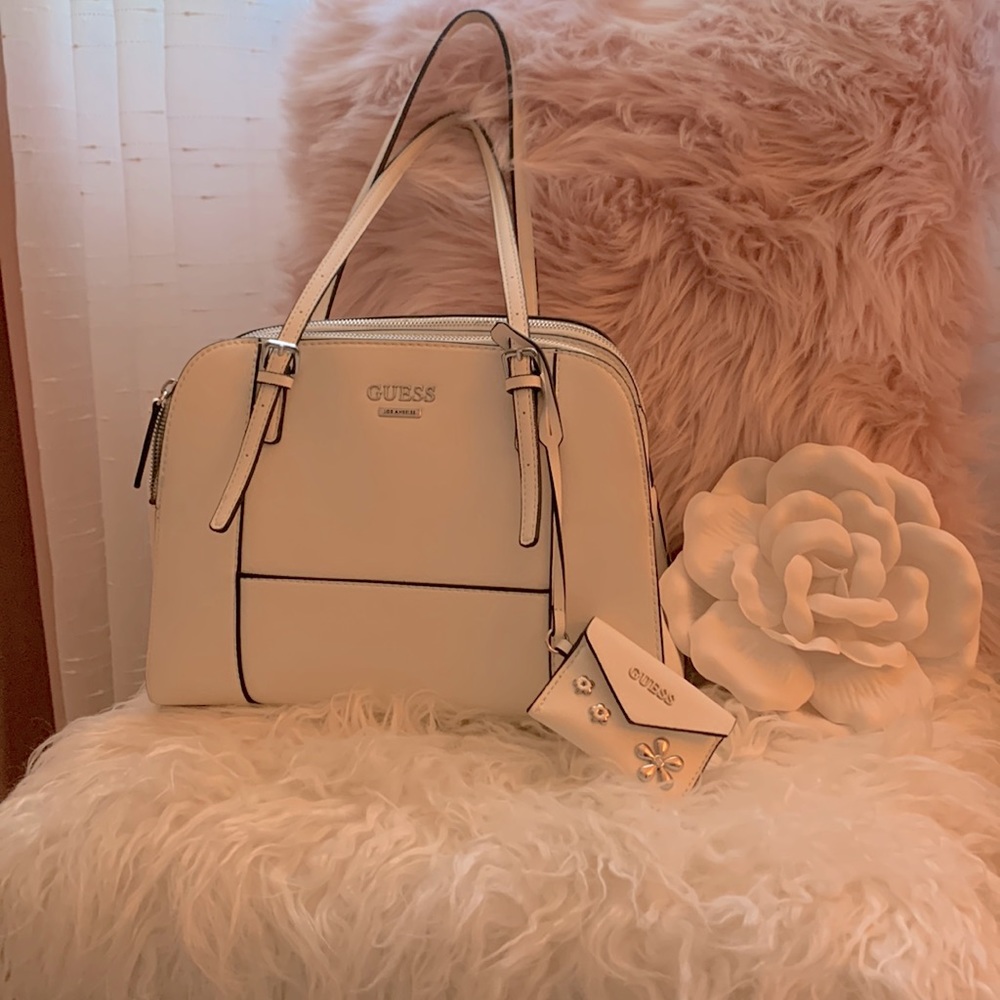 🤍White Guess Bag🤍